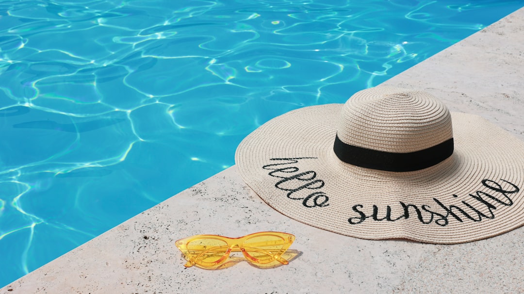 Så blir din sommar bättre med rib cover pool illustration